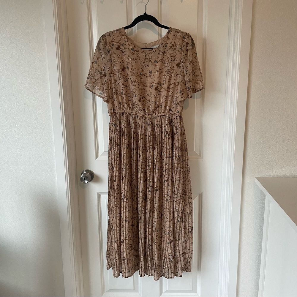 Pink blush maternity dress beige floral pleated chiffon L